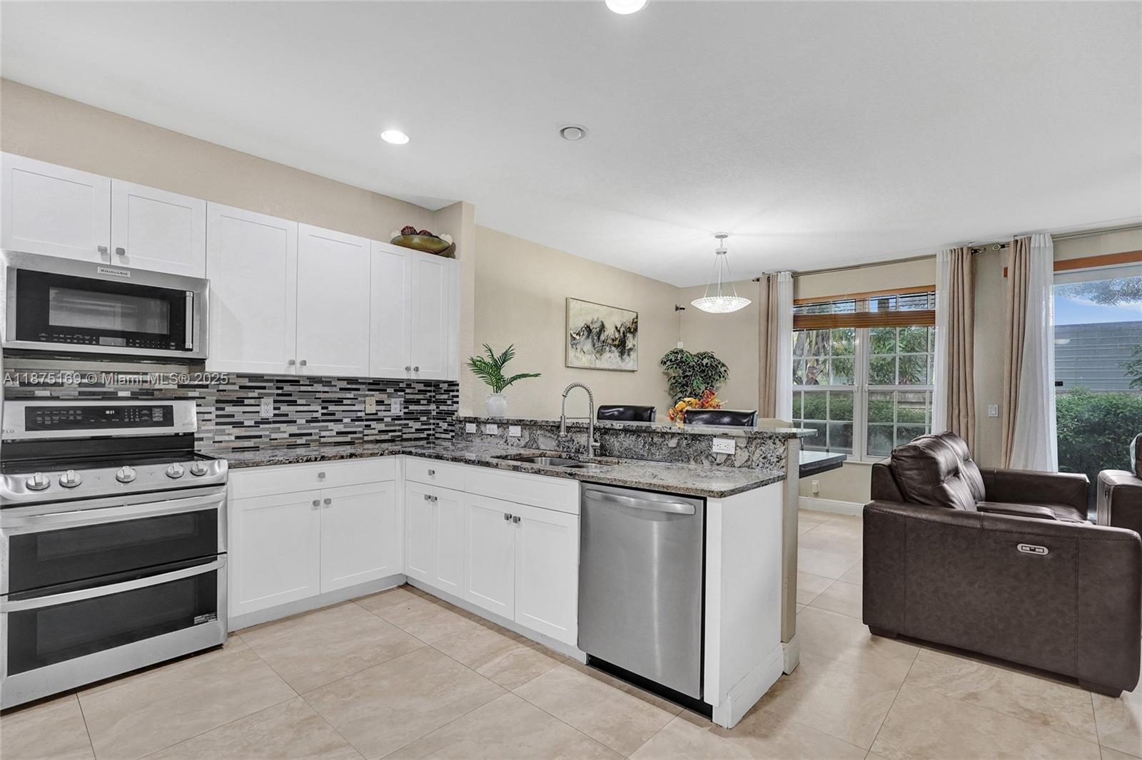 ISLES OF OAKLAND PARK - Residential