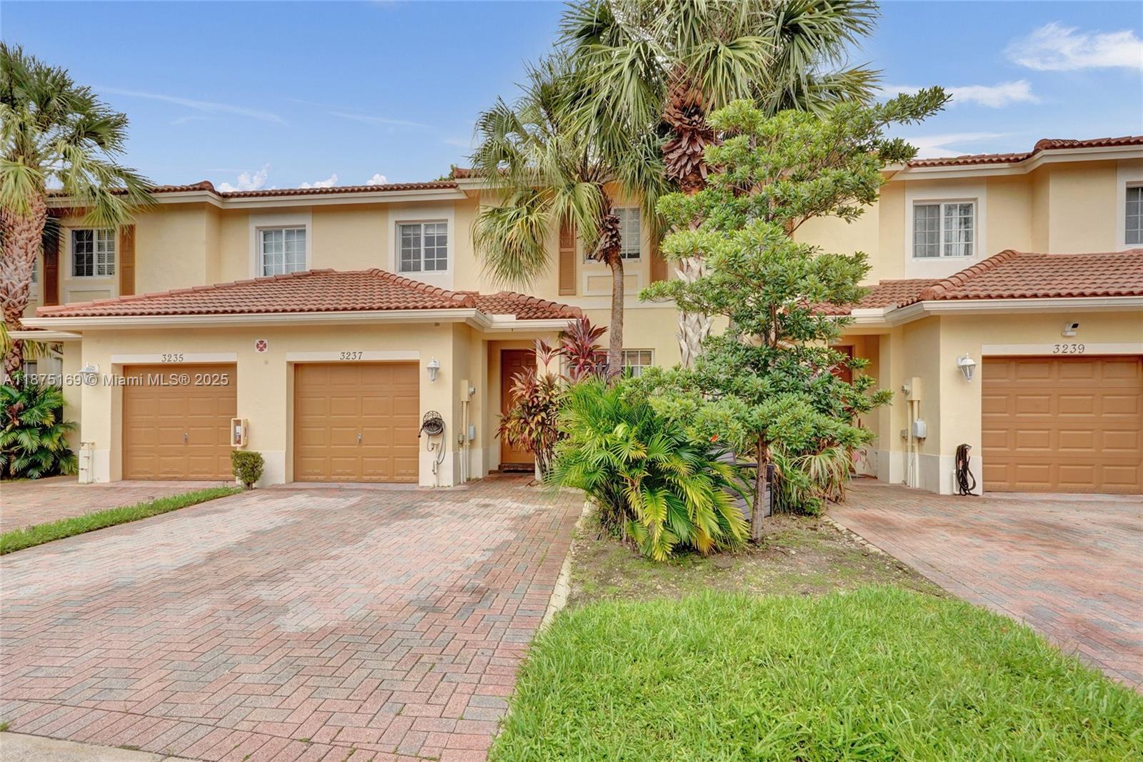 ISLES OF OAKLAND PARK - Residential
