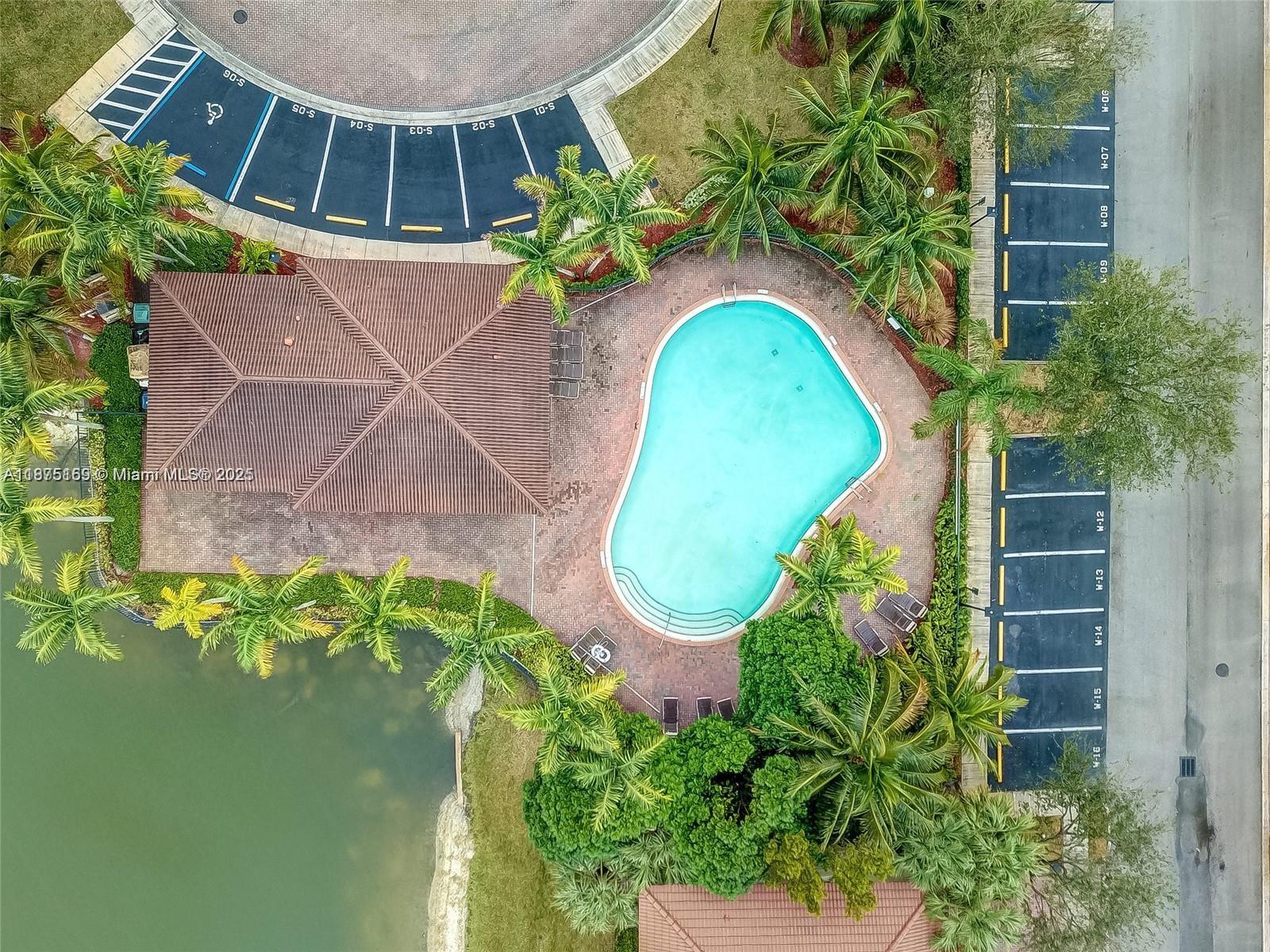 ISLES OF OAKLAND PARK - Residential