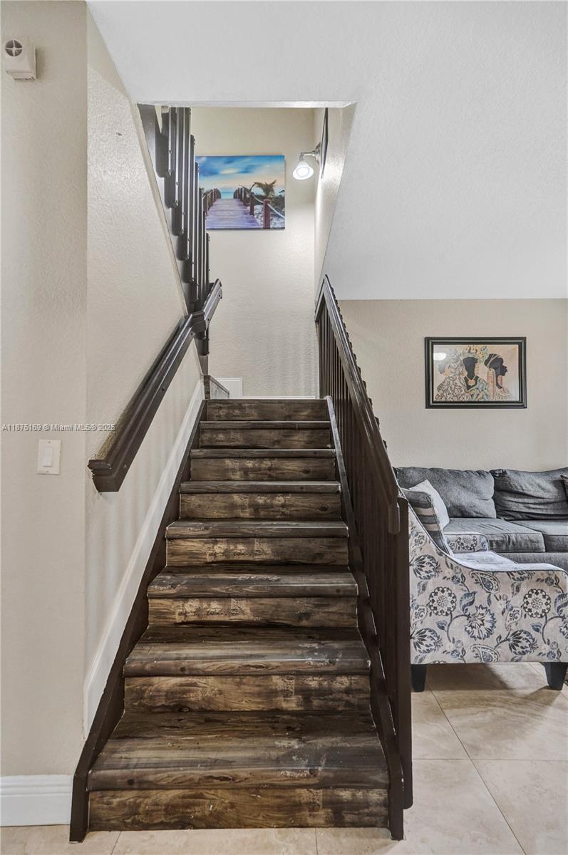 ISLES OF OAKLAND PARK - Residential