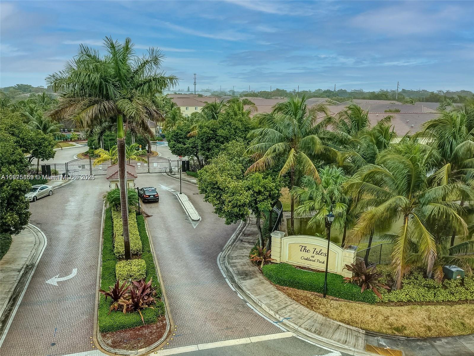ISLES OF OAKLAND PARK - Residential