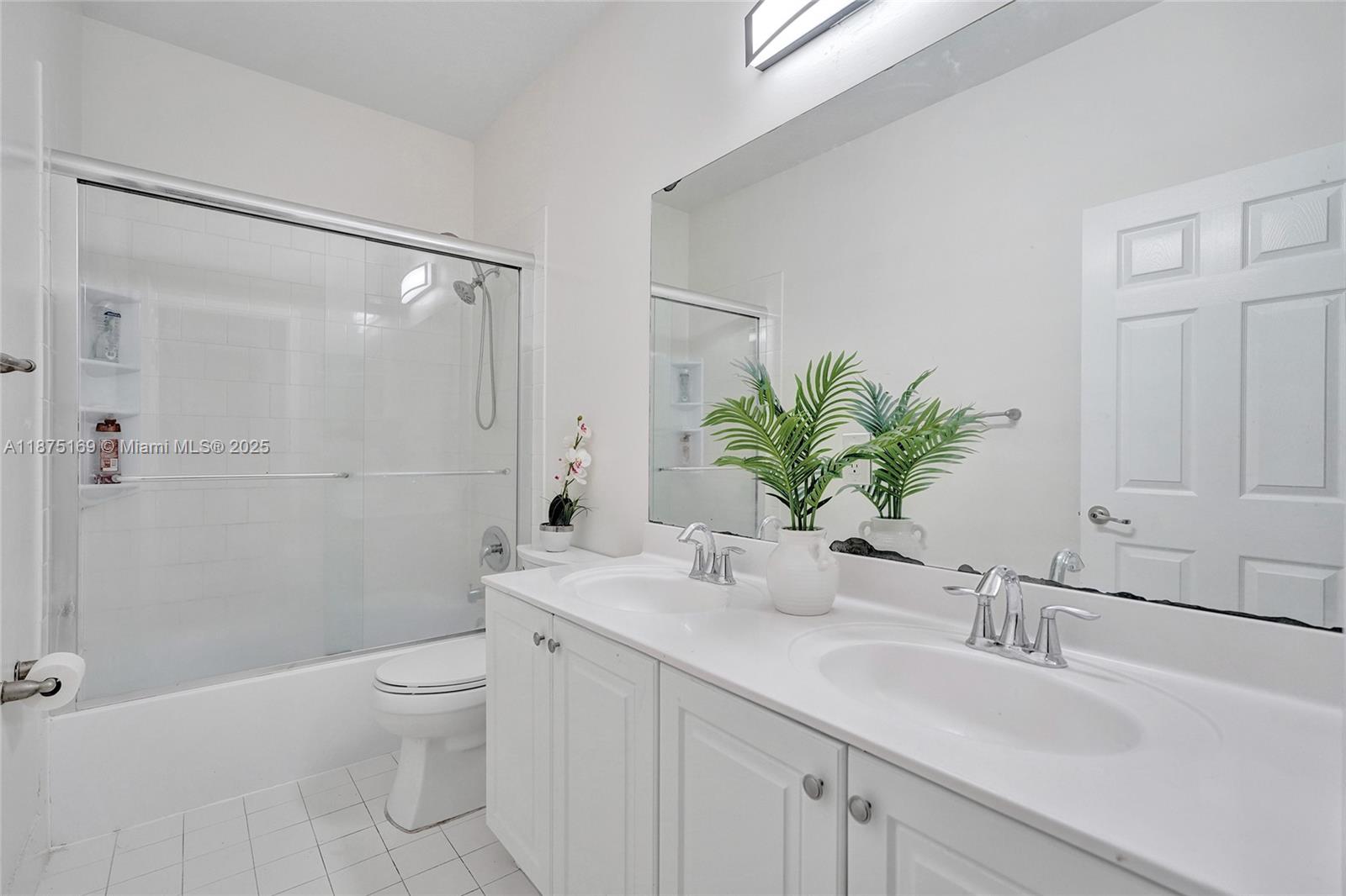 ISLES OF OAKLAND PARK - Residential