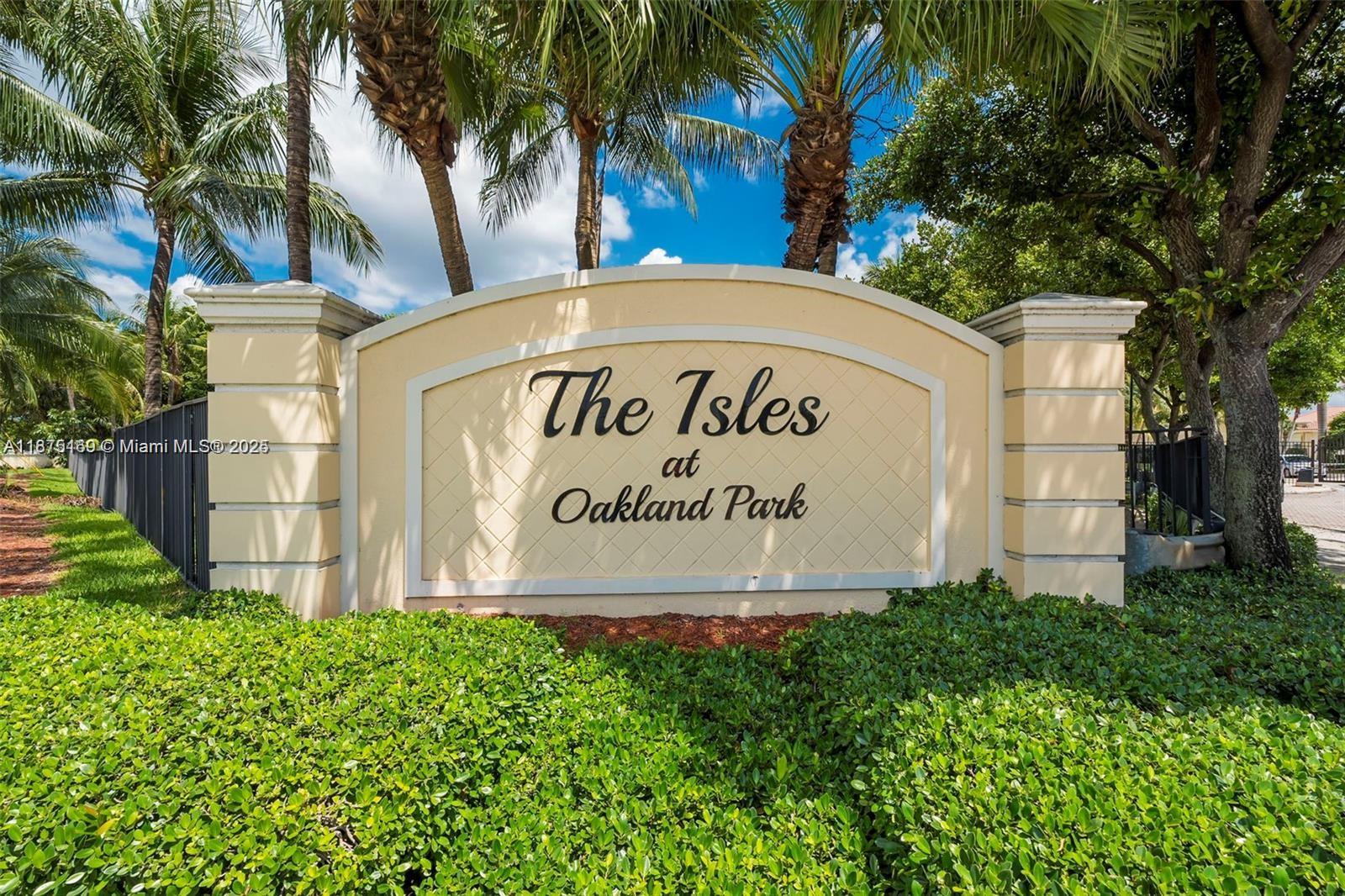 ISLES OF OAKLAND PARK - Residential