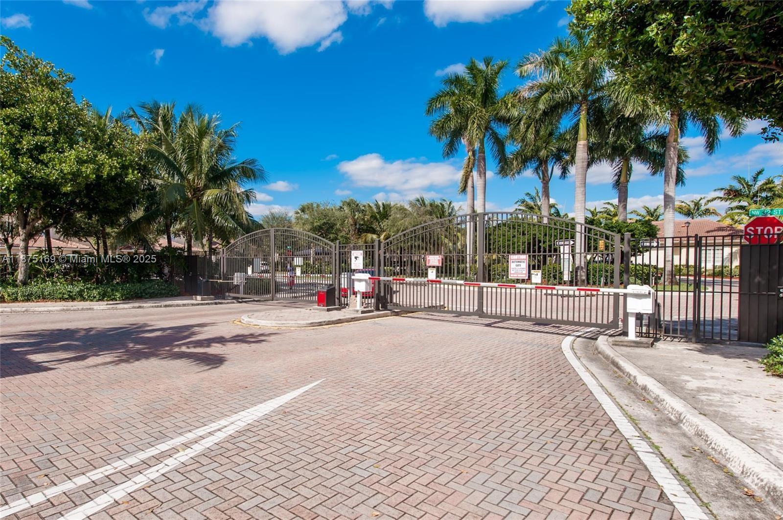 ISLES OF OAKLAND PARK - Residential