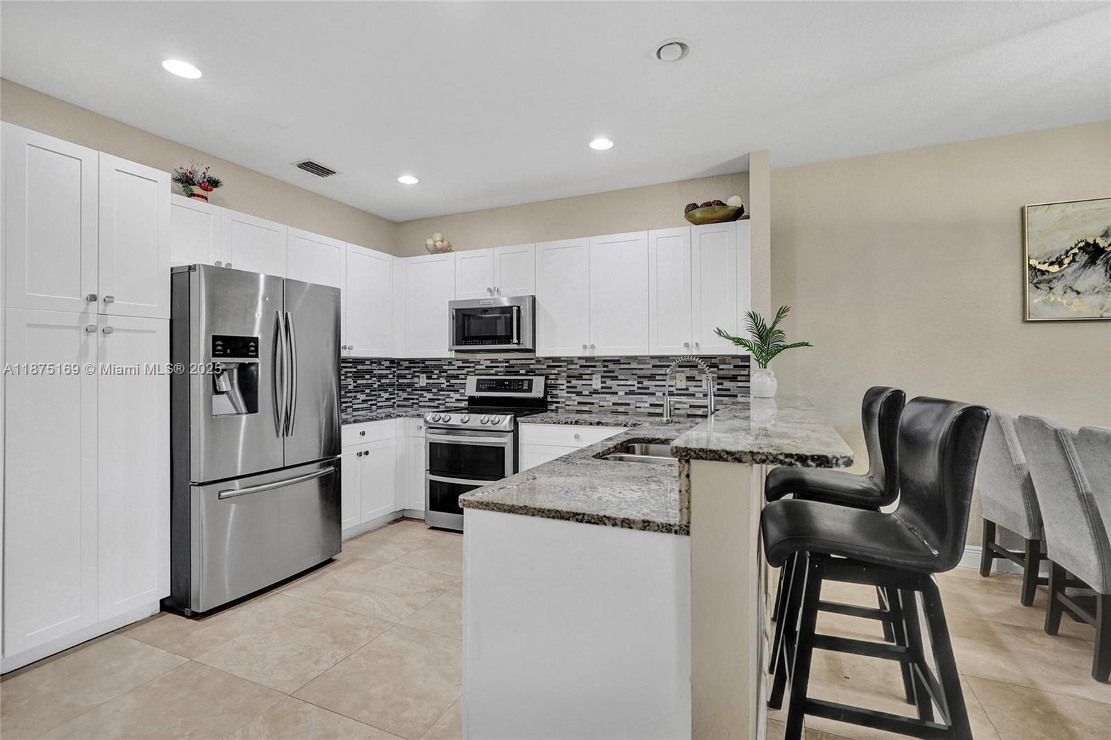 ISLES OF OAKLAND PARK - Residential
