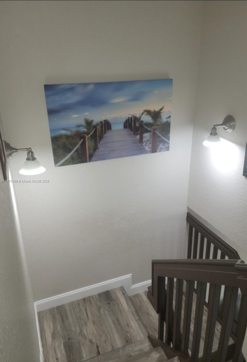 ISLES OF OAKLAND PARK - Residential