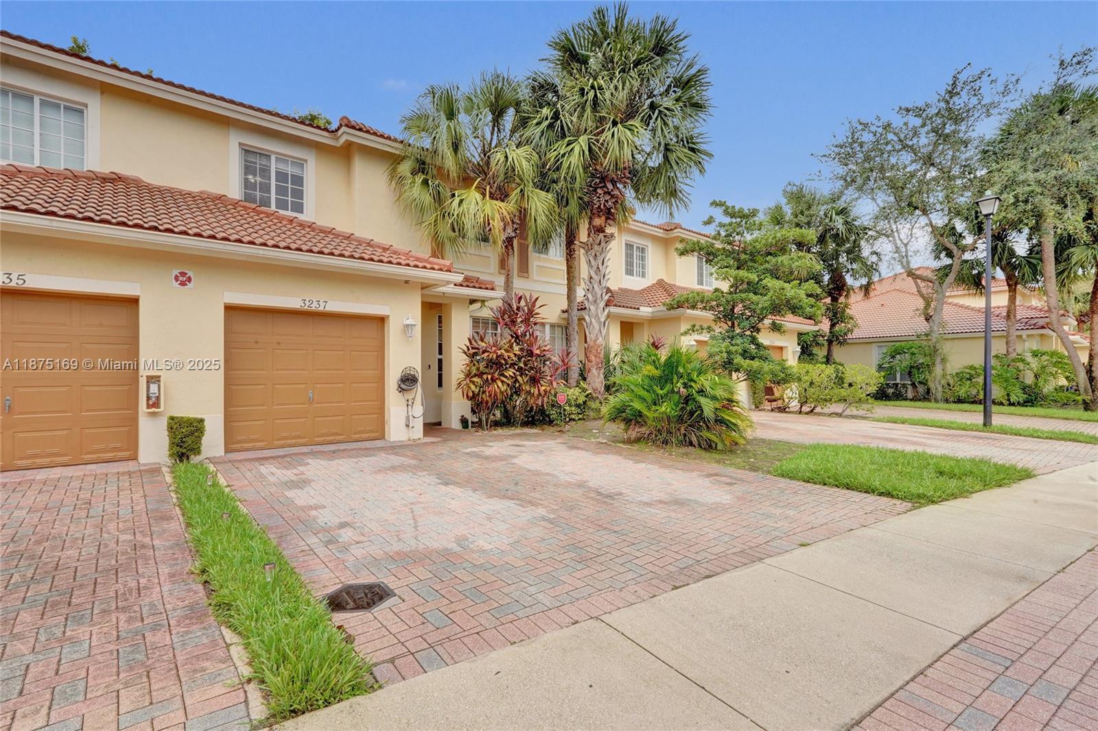 ISLES OF OAKLAND PARK - Residential