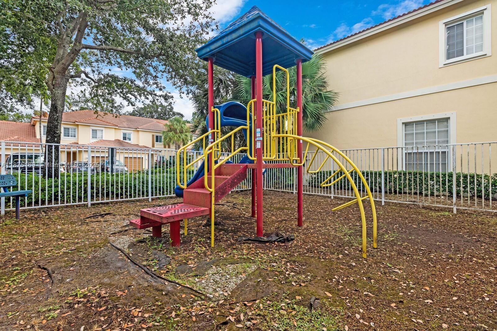 ISLES OF OAKLAND PARK - Residential