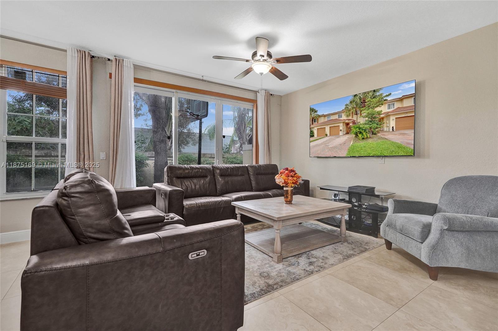 ISLES OF OAKLAND PARK - Residential