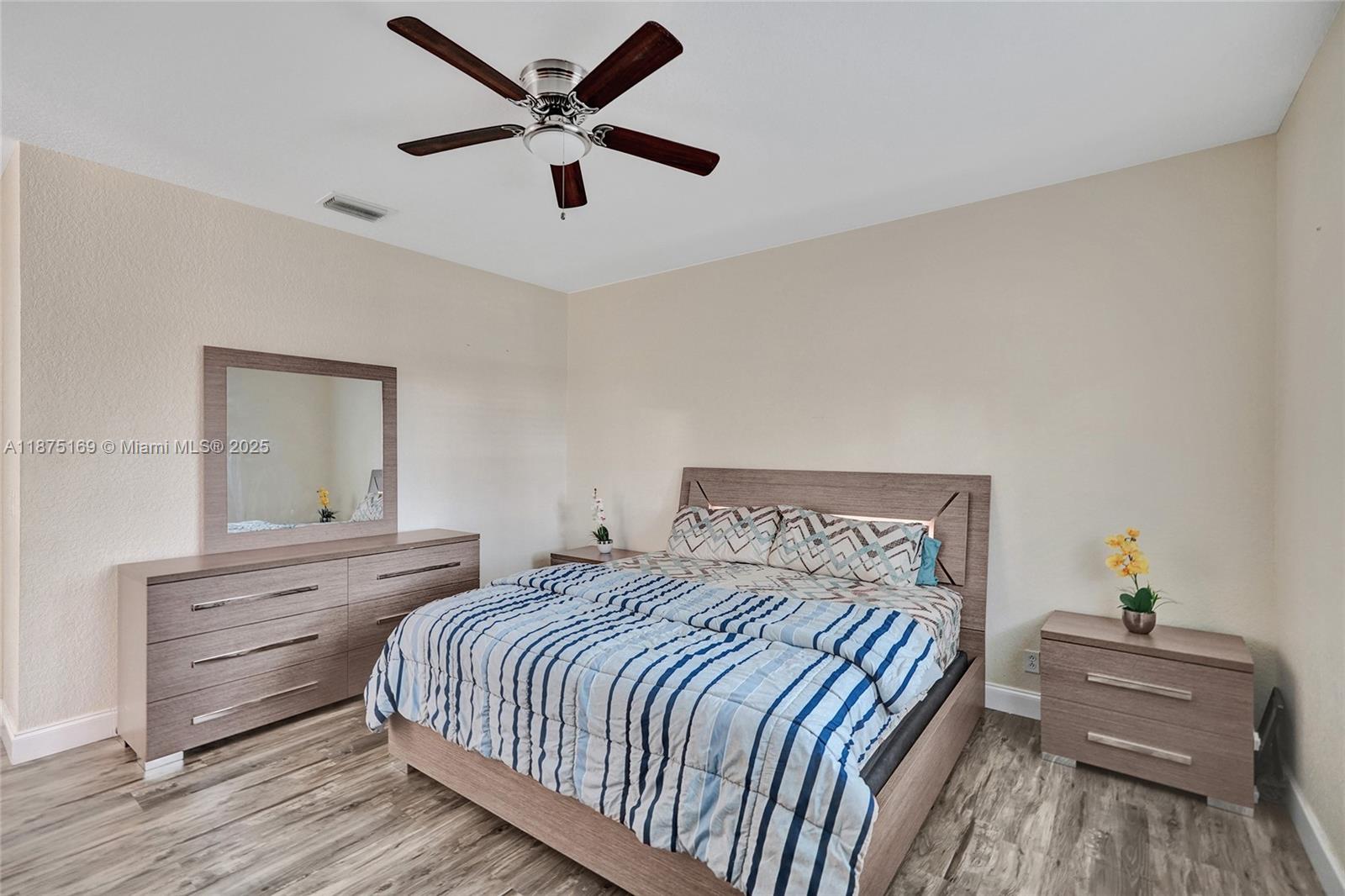 ISLES OF OAKLAND PARK - Residential