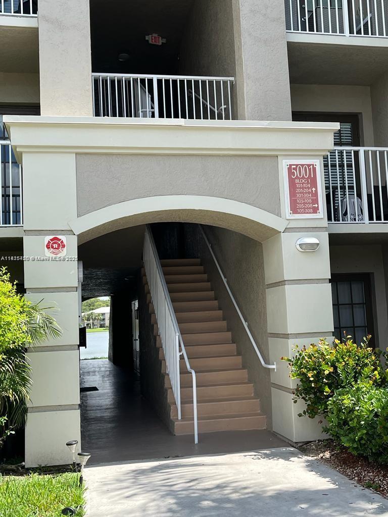 Spacious 1/1 with great lake views on the first floor. Open concept kitchen in a gated Community. This unit features a full size washer and dryer, this property is located near A-rated schools and across the street from Monarch Hight school, near 441 and close to the turnpike and the Coconut Creek casino. Call today for more info.