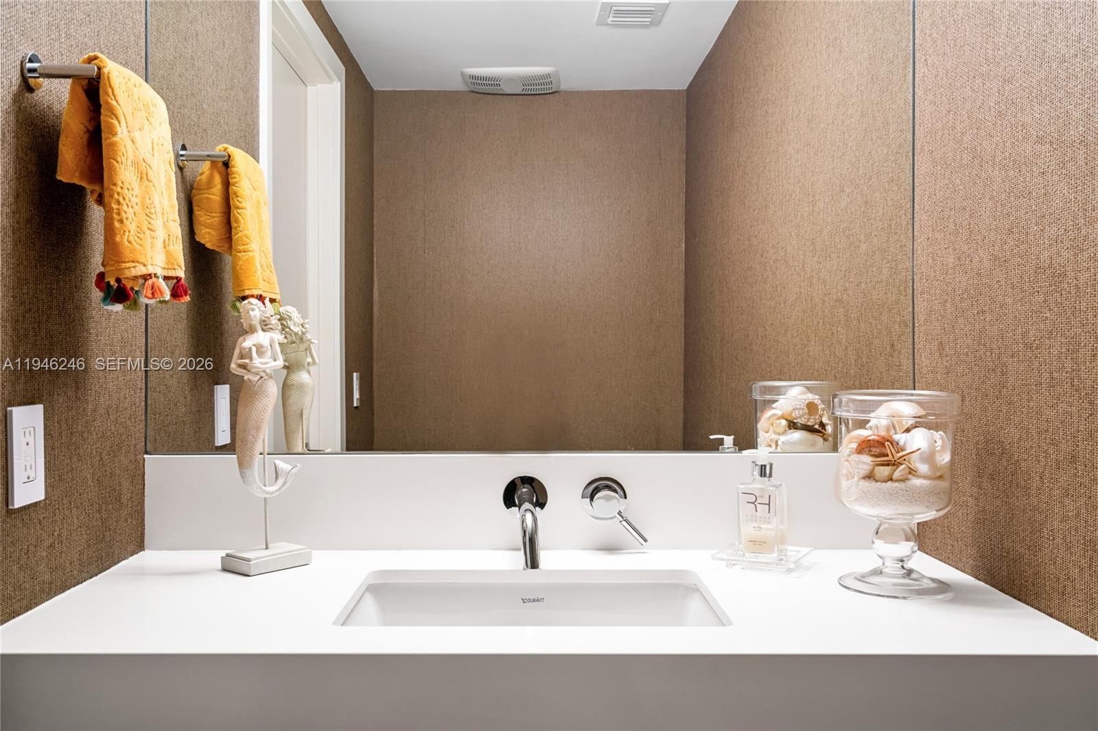 SAYAN CONDO - Residential