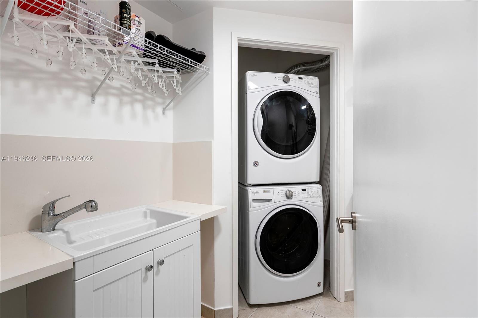 SAYAN CONDO - Residential