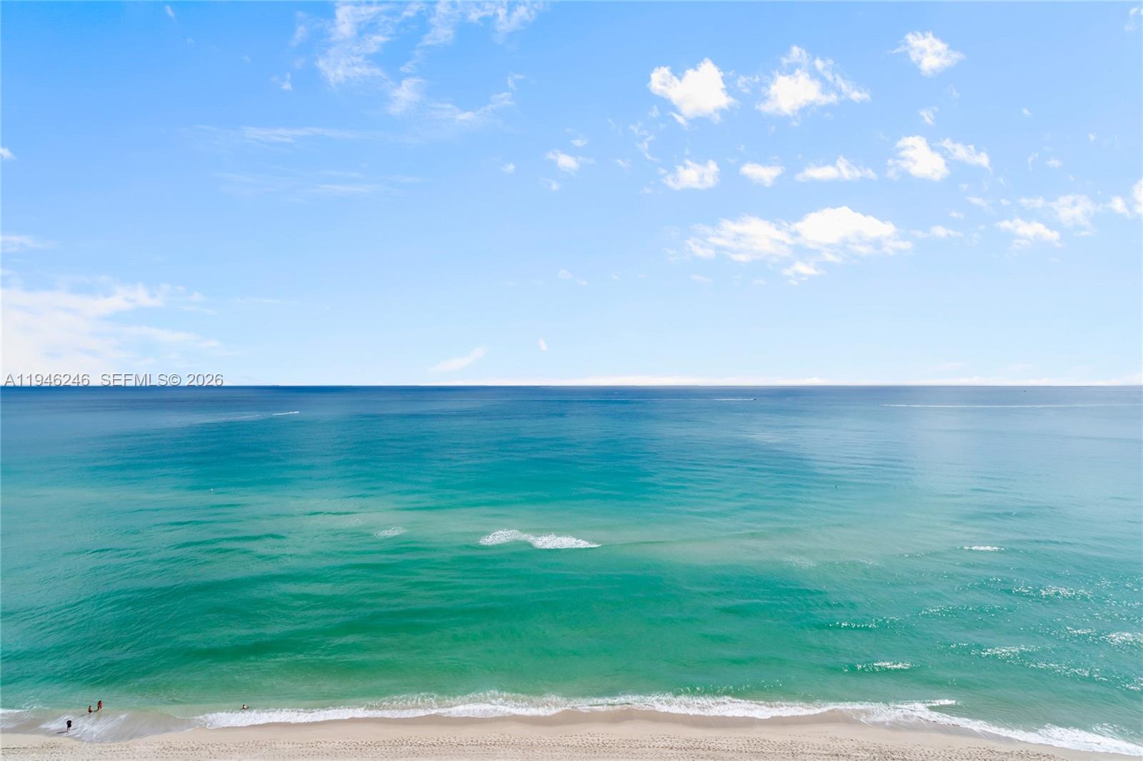 SAYAN CONDO - Residential