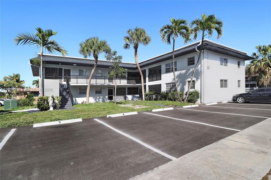 3-bedroom, 1.5-bath condo ideally located just minutes from the beach. Offers convenient access to US-1, Hallandale Beach Blvd, and I-95, providing easy connectivity to shopping, dining, and major employment corridors.
Virtually staged. 

Washer and dryer available on the building.
Video Tour available!