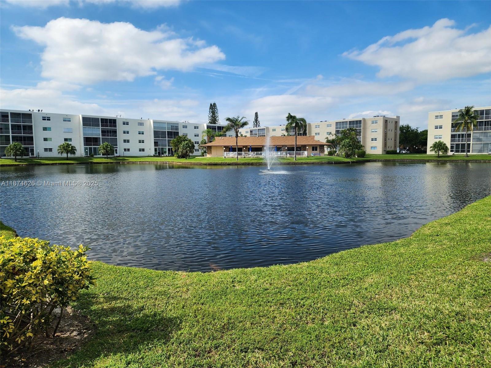 MEADOWBROOK LAKES CONDO - Residential