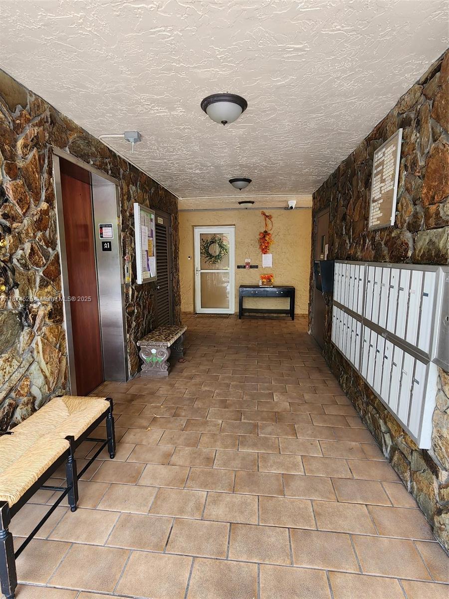 MEADOWBROOK LAKES CONDO - Residential