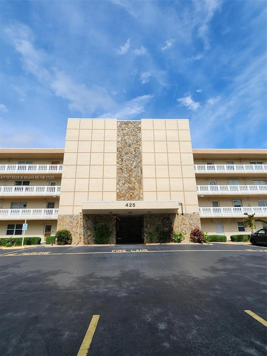 MEADOWBROOK LAKES CONDO - Residential