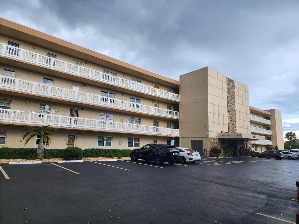 Photo of 425 SE 11th Ter #403, Dania Beach, FL 33004 (MLS # A11874626)