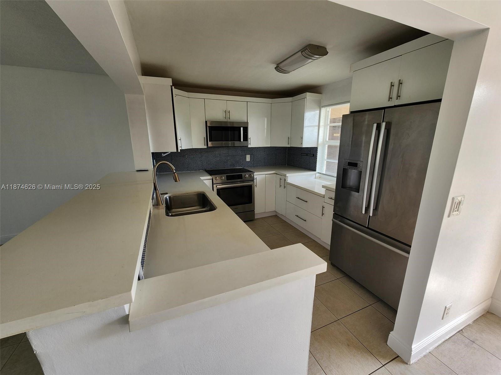 MEADOWBROOK LAKES CONDO - Residential