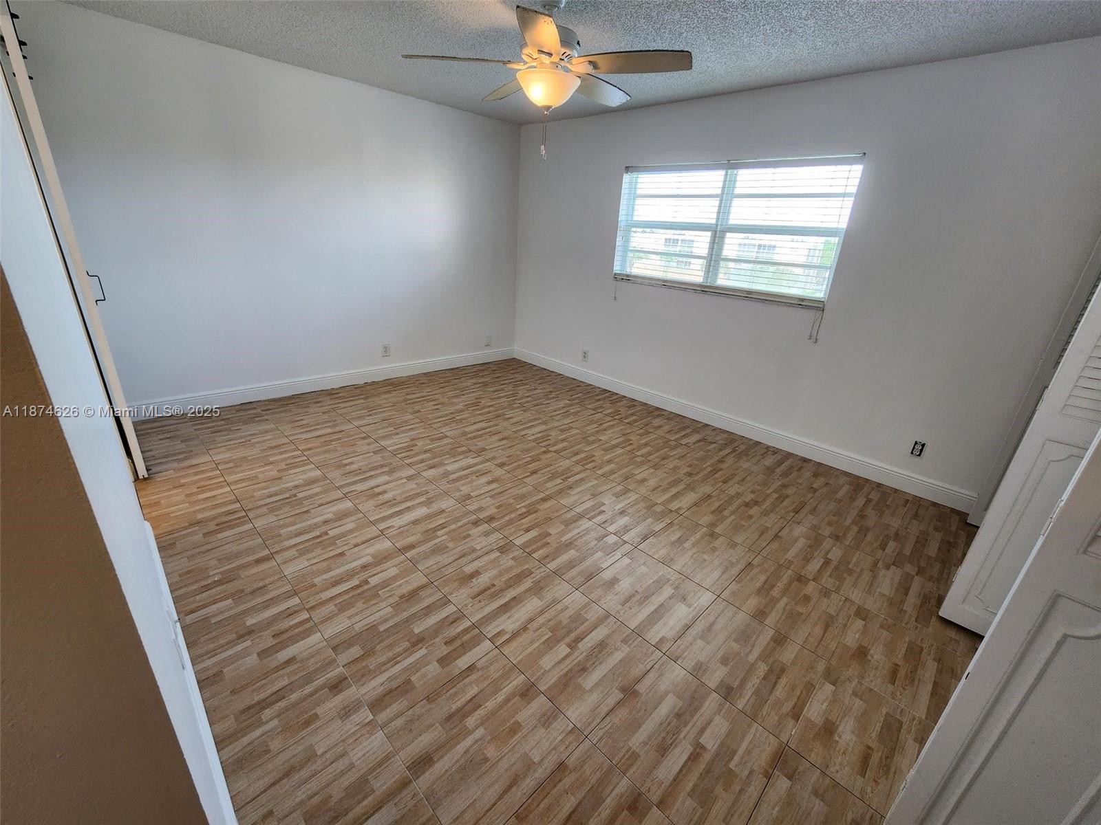 MEADOWBROOK LAKES CONDO - Residential