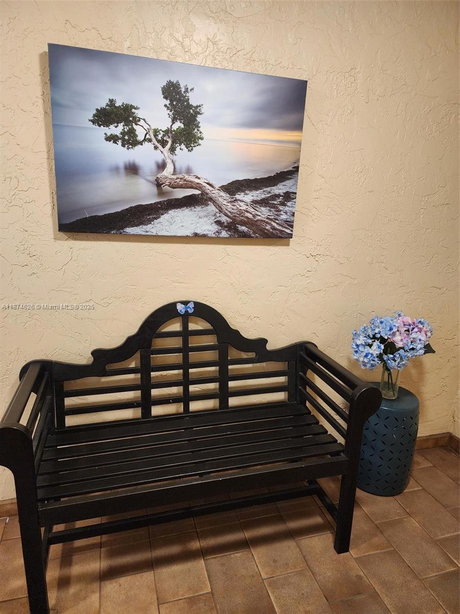 MEADOWBROOK LAKES CONDO - Residential