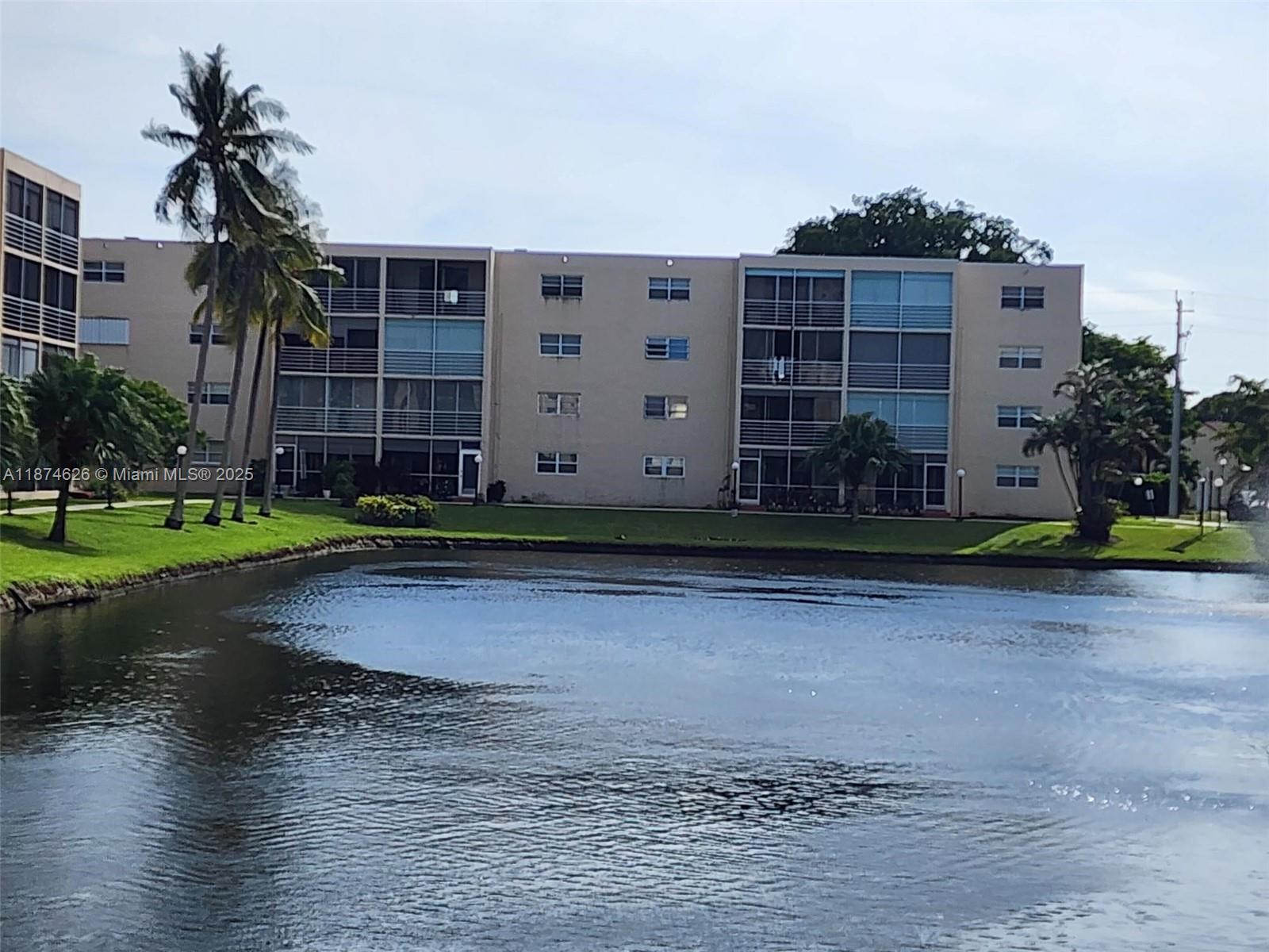 MEADOWBROOK LAKES CONDO - Residential