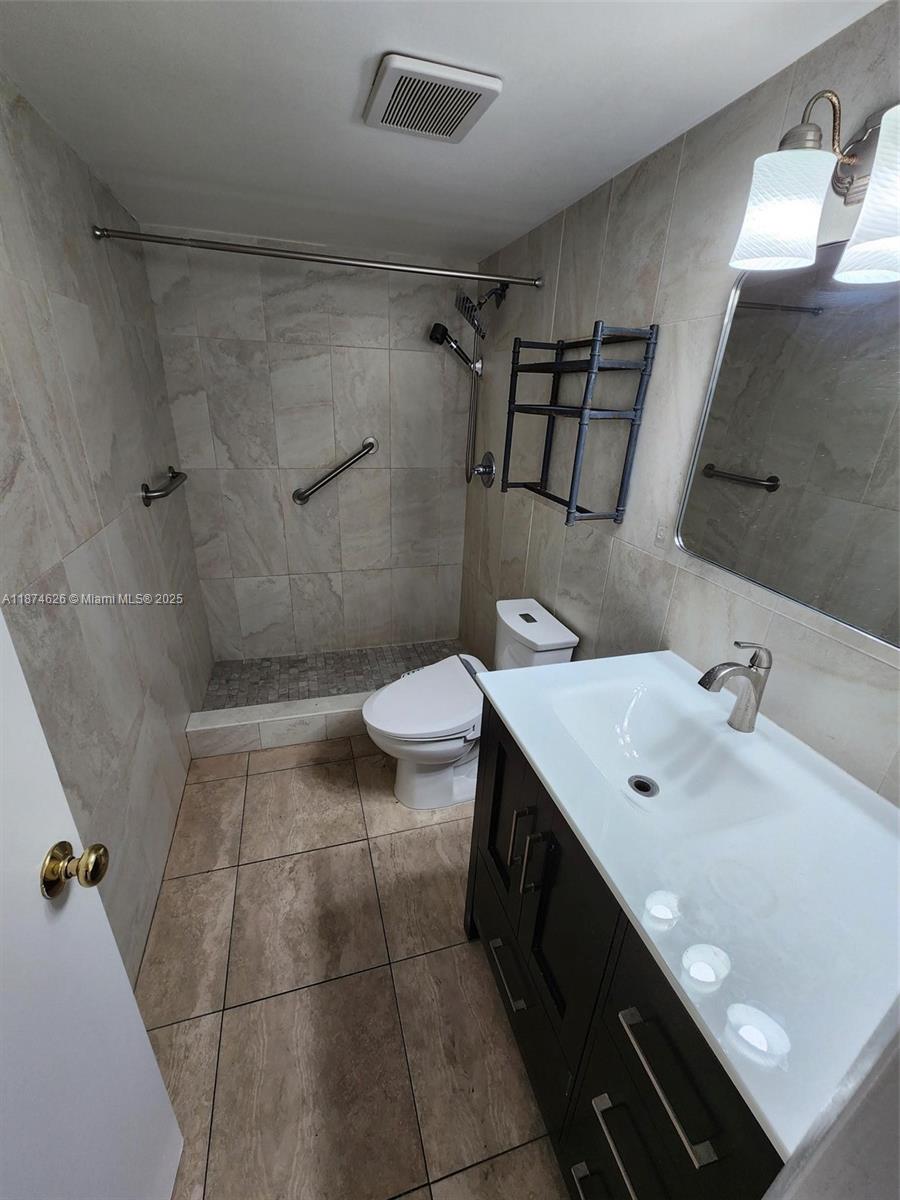 MEADOWBROOK LAKES CONDO - Residential