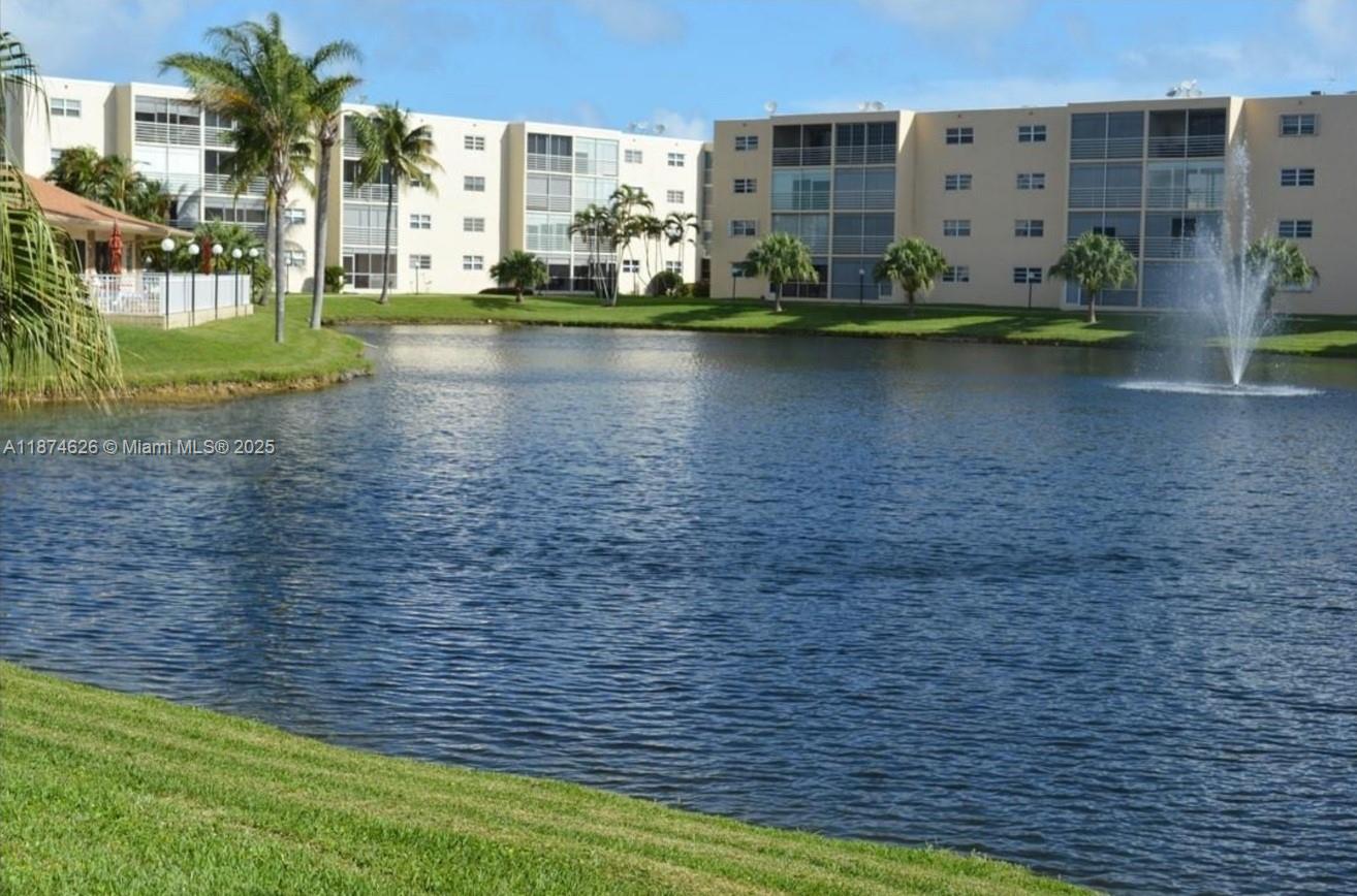 MEADOWBROOK LAKES CONDO - Residential