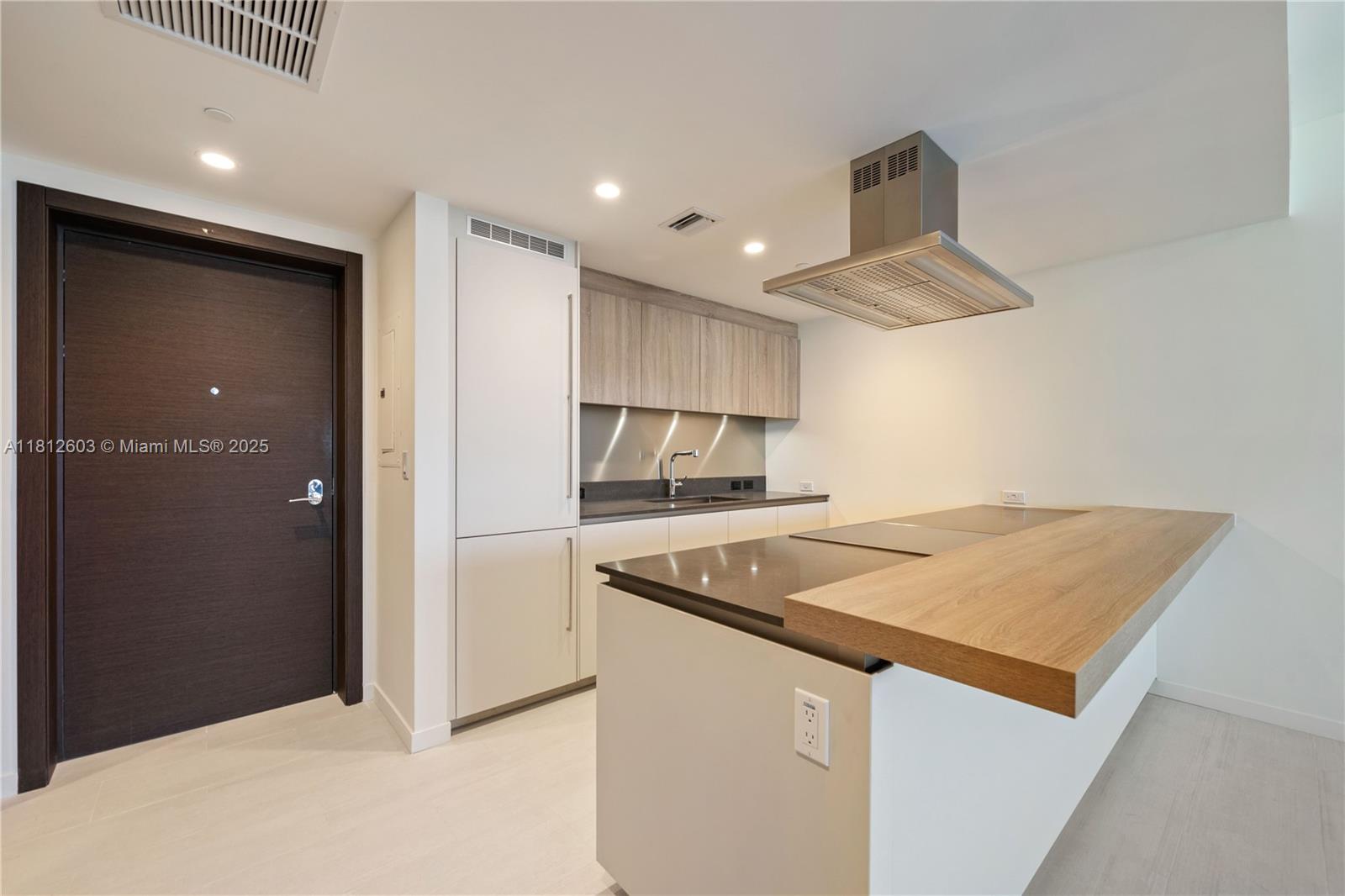 Rental Property at 1000 Brickell Plz 3206, Miami, Broward County, Florida - Bedrooms: 1 
Bathrooms: 2  - $4,900 MO.