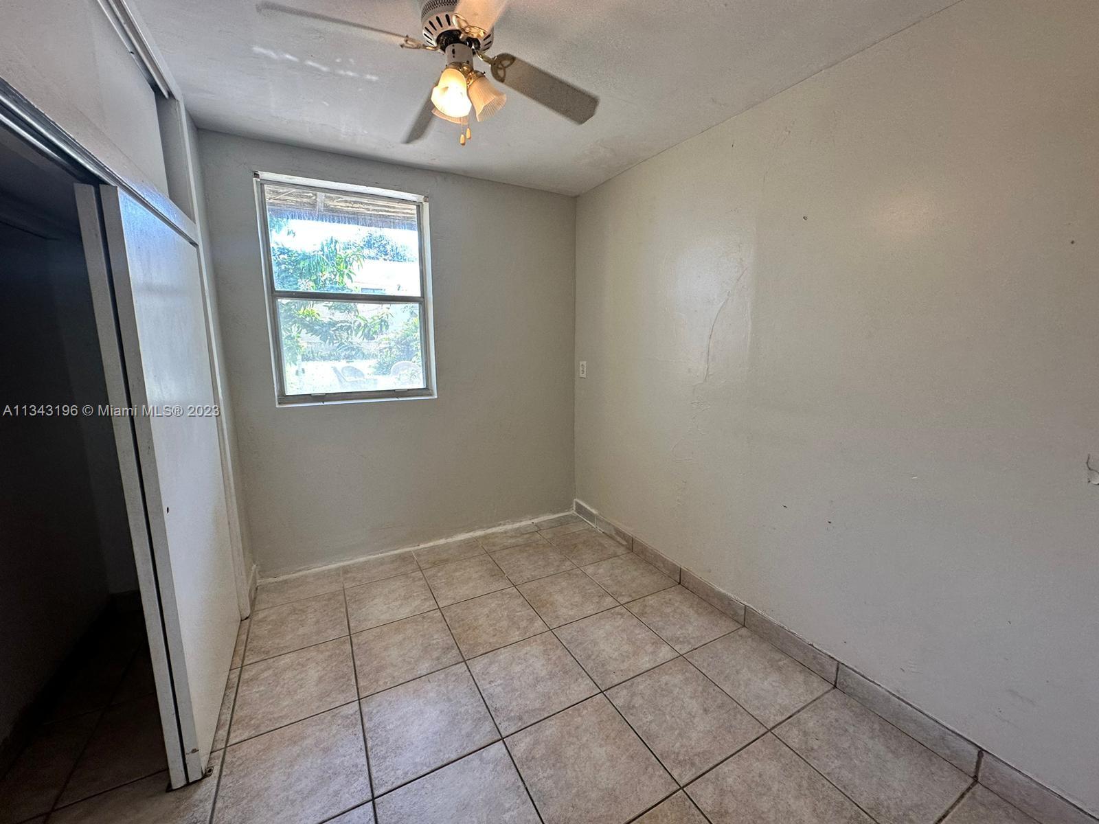 HOLLYWOOD LITTLE RANCHES - Residential Lease