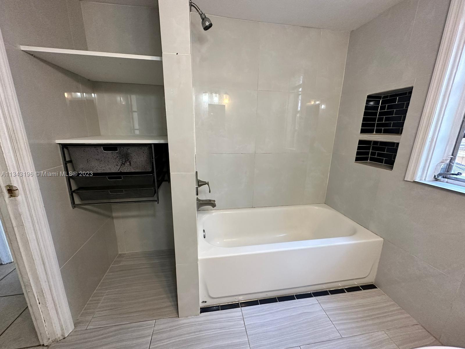 HOLLYWOOD LITTLE RANCHES - Residential Lease