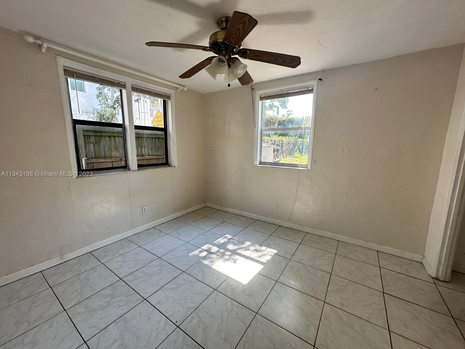 HOLLYWOOD LITTLE RANCHES - Residential Lease