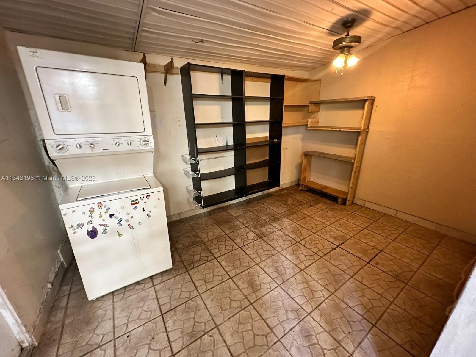 HOLLYWOOD LITTLE RANCHES - Residential Lease