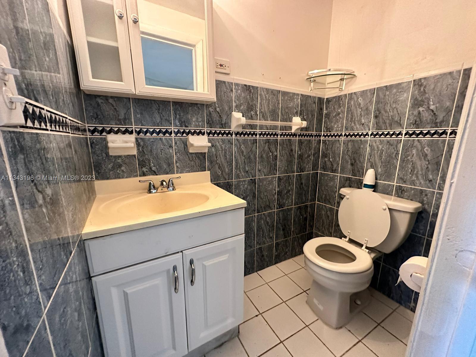 HOLLYWOOD LITTLE RANCHES - Residential Lease