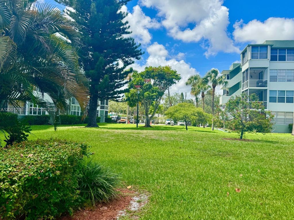 Photo of 2741 Taft St #404, Hollywood, FL 33020 (MLS # A12001218)
