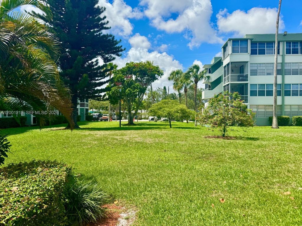 Photo of 2741 Taft St #404, Hollywood, FL 33020 (MLS # A12001218)