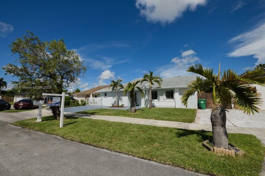 Wonderful one-story single home with NO association. Bright and spacious living and dining area. The house has been completely remodeled.  Great layout features 5 bedrooms and 3 bathrooms, Master room with huge walk-in closets.