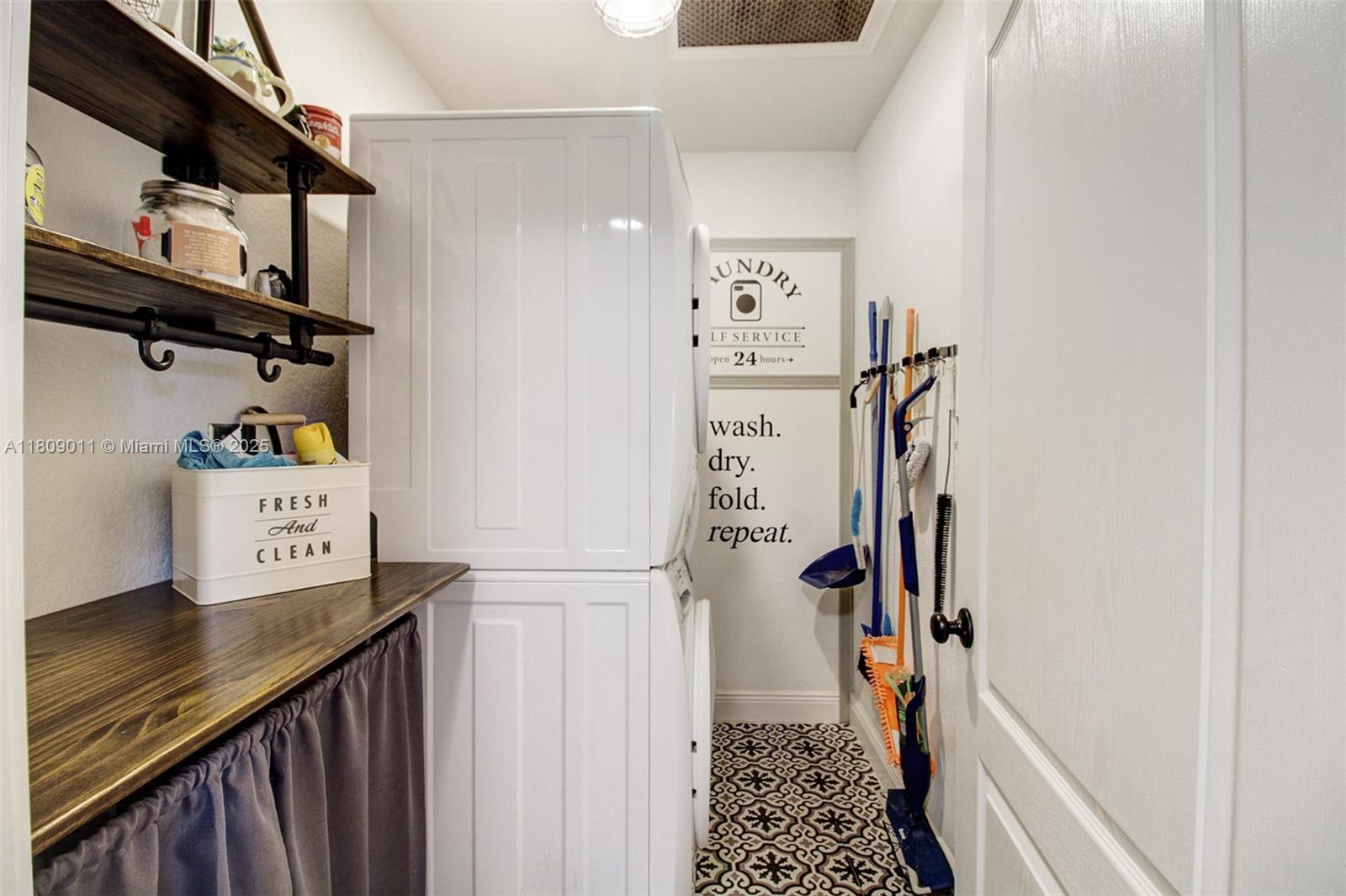 REDLANDS COVE - Residential