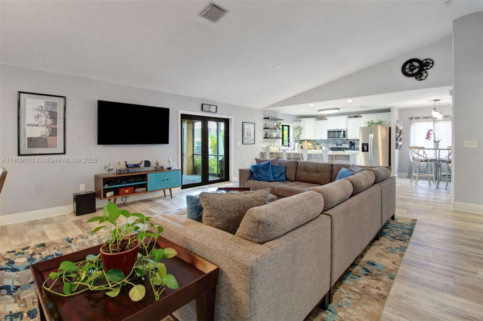 REDLANDS COVE - Residential