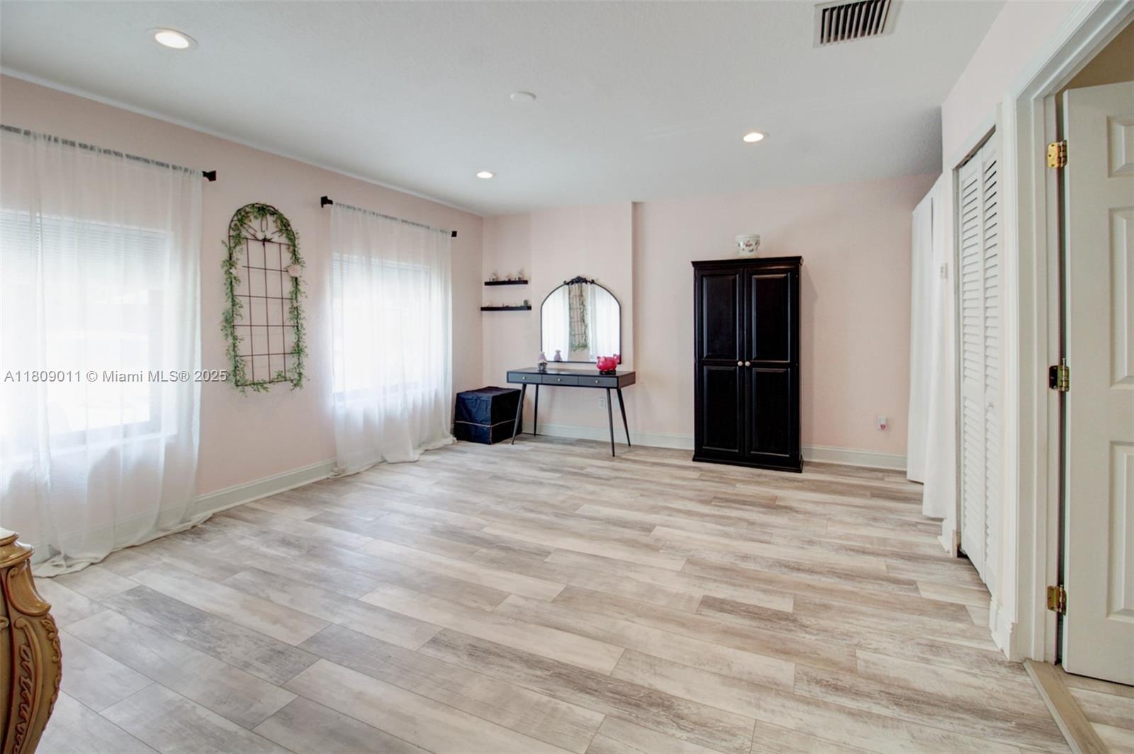 REDLANDS COVE - Residential