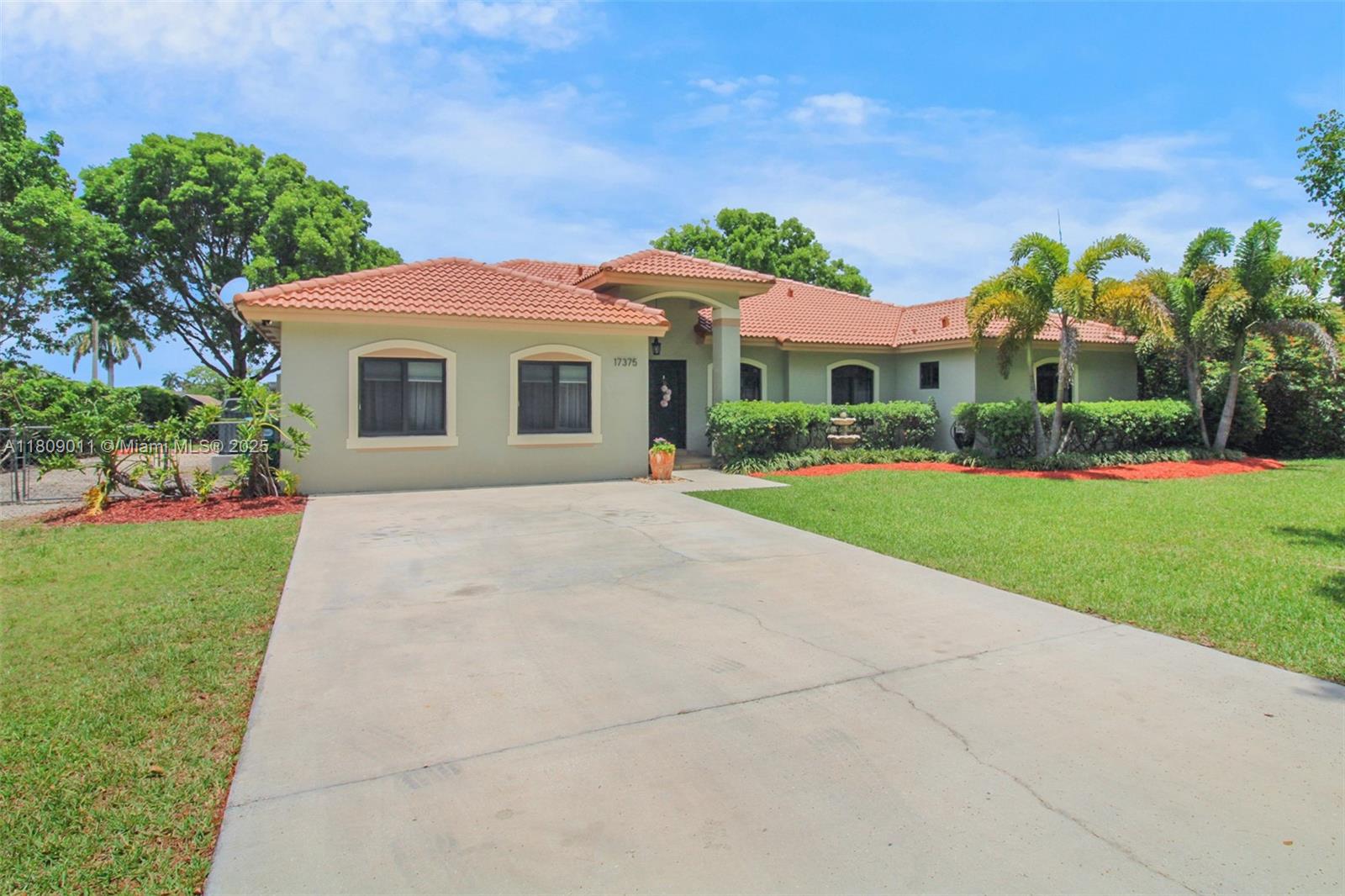 Property for Sale at 17375 Sw 282nd St, Homestead, Miami-Dade County, Florida - Bedrooms: 4 
Bathrooms: 4  - $925,000