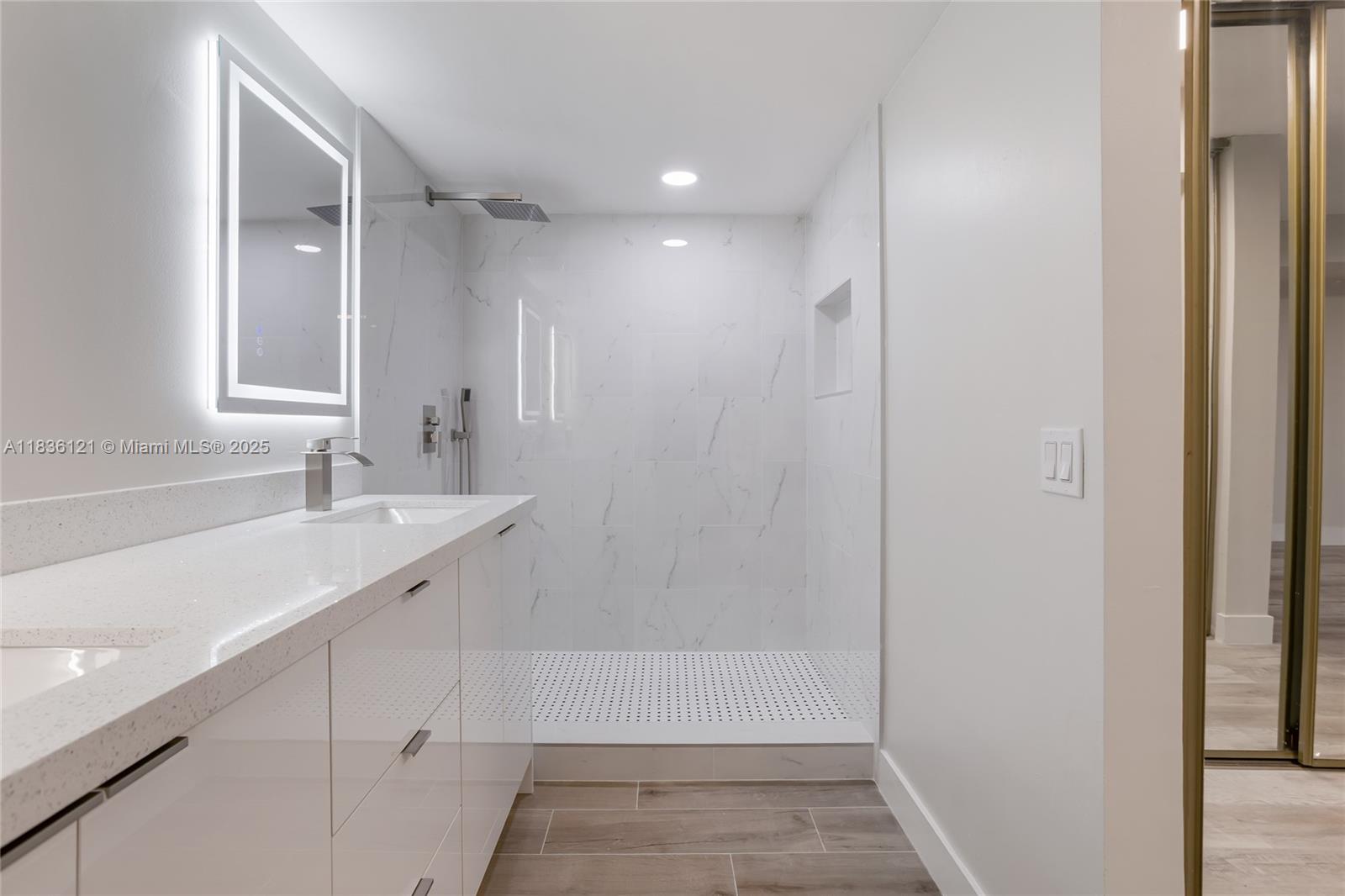 C H E ACRES - Residential