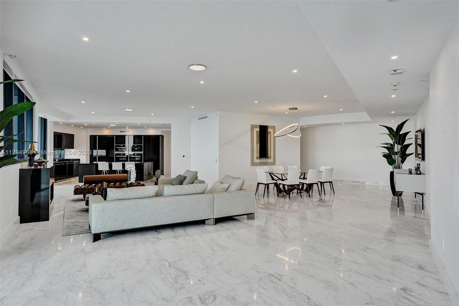 18555 COLLINS AVENUE COND - Residential