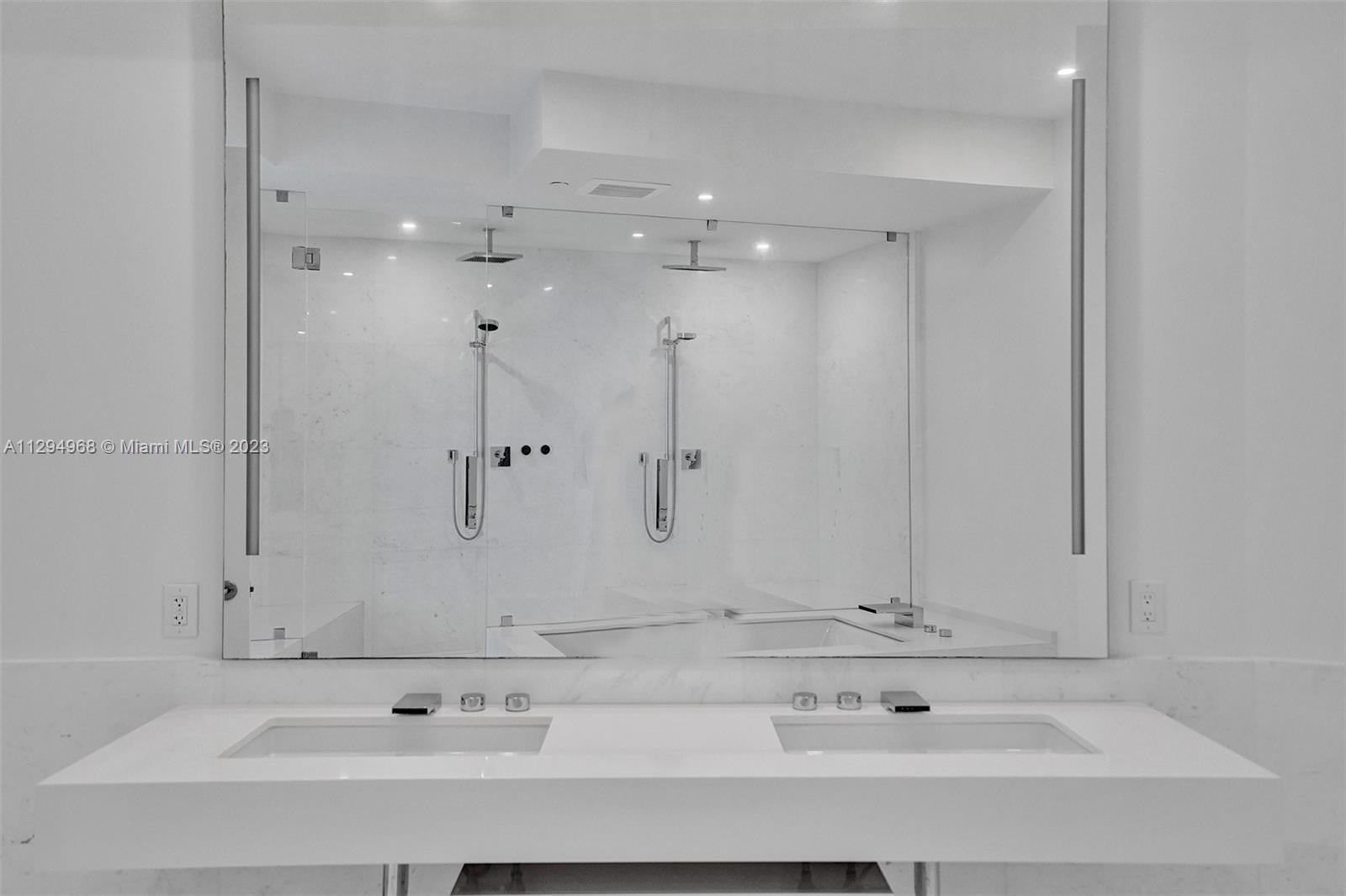 18555 COLLINS AVENUE COND - Residential