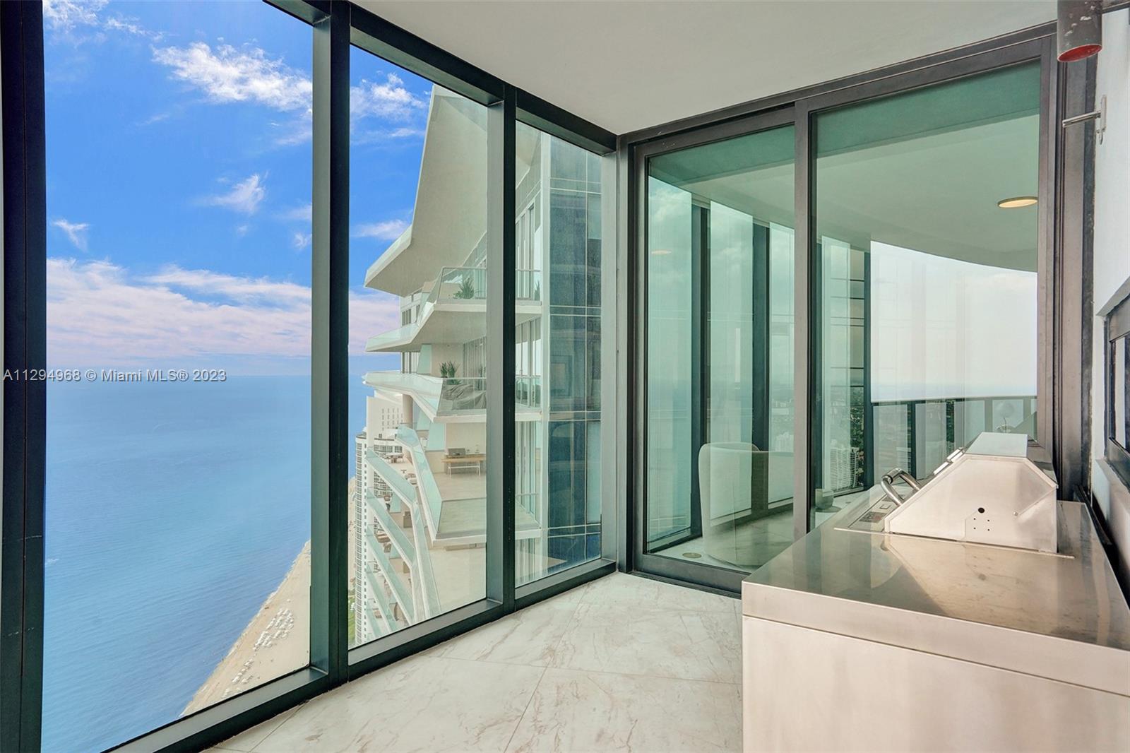 18555 COLLINS AVENUE COND - Residential