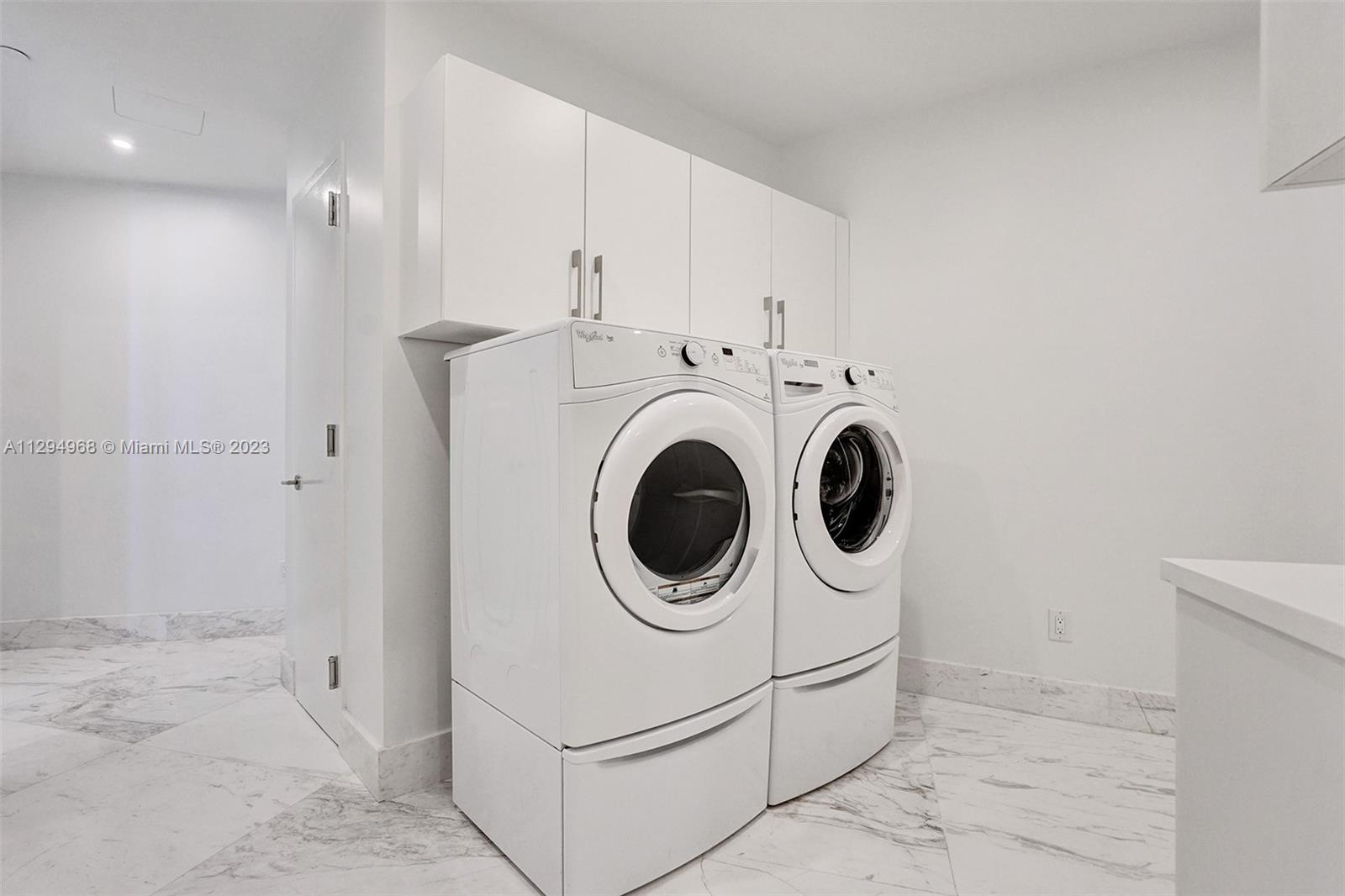 18555 COLLINS AVENUE COND - Residential