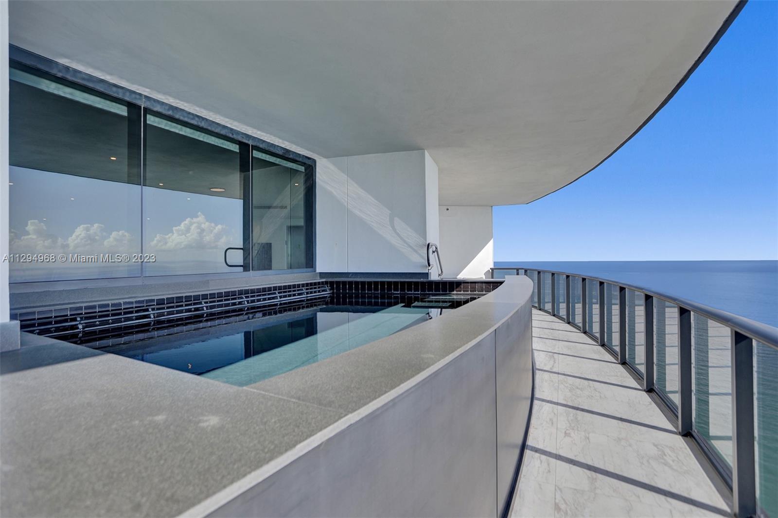 18555 COLLINS AVENUE COND - Residential