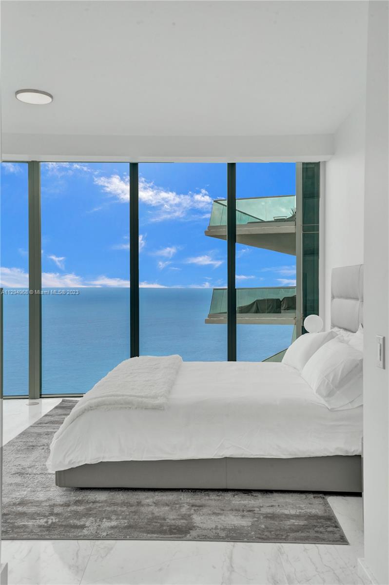 18555 COLLINS AVENUE COND - Residential