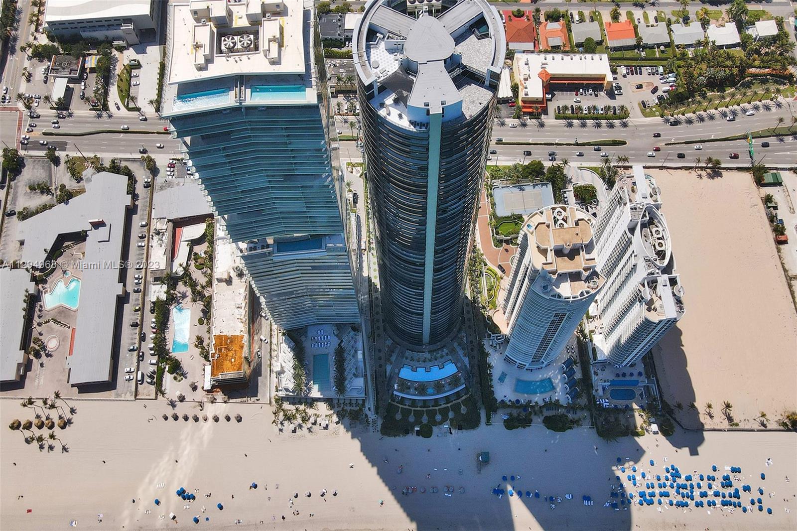 18555 COLLINS AVENUE COND - Residential